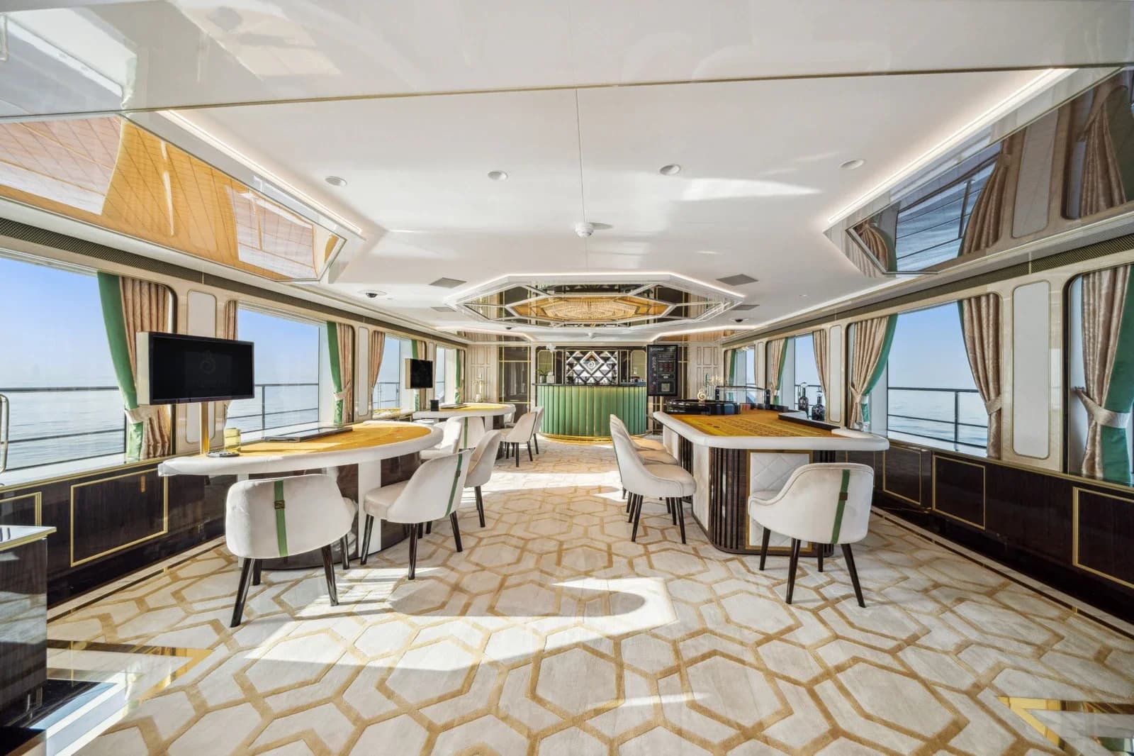 Benetti Bombay — photo 10