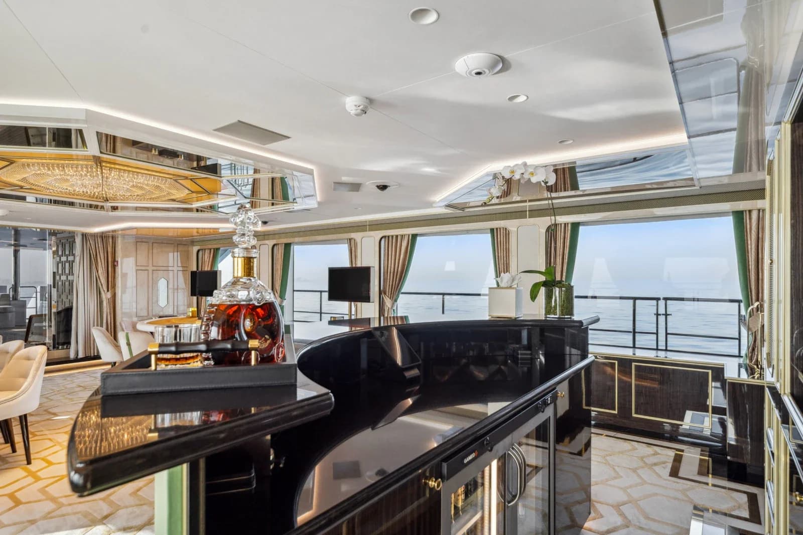 Benetti Bombay — photo 11